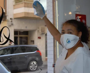 Foto de personal de limpiezas kelly